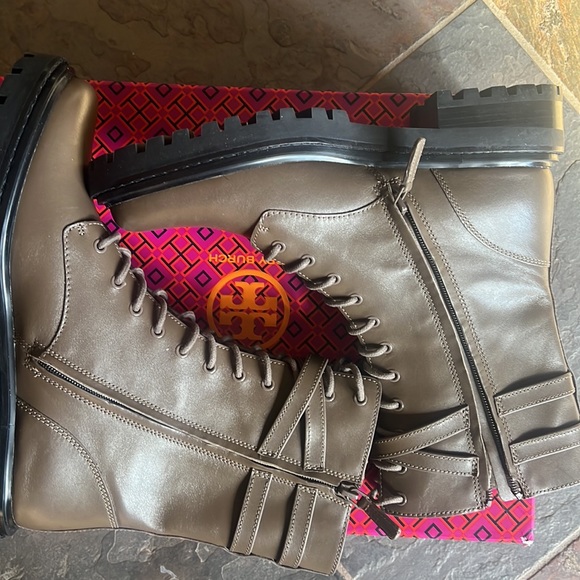 Tory Burch T Hardware Olive Leather Combat Boots - size 10.5 - Picture 7 of 8